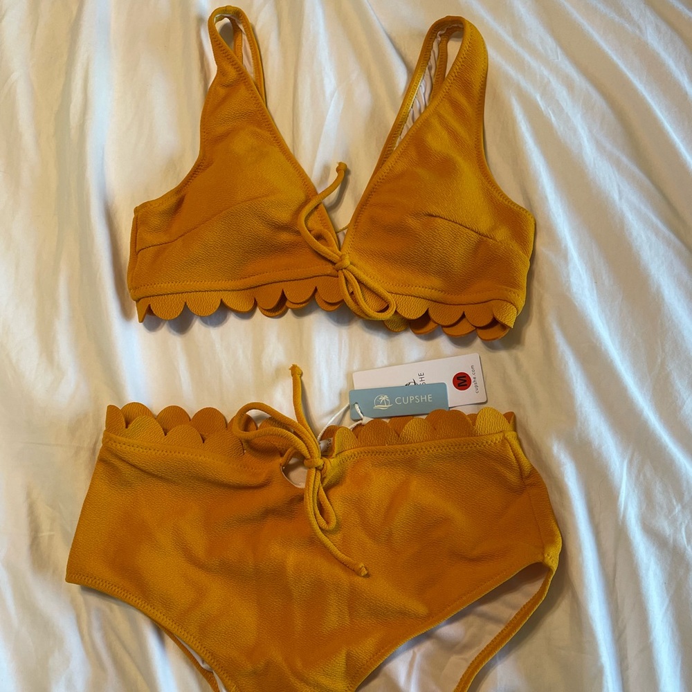 Cupshe Yellow Scalloped Bikini Medium New